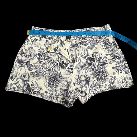 H&M High Waist White and Blue Shorts - Picture 4 of 5